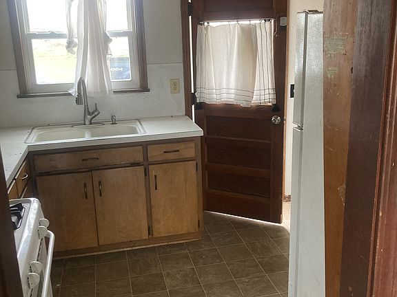4th image of 910 Bell Dr