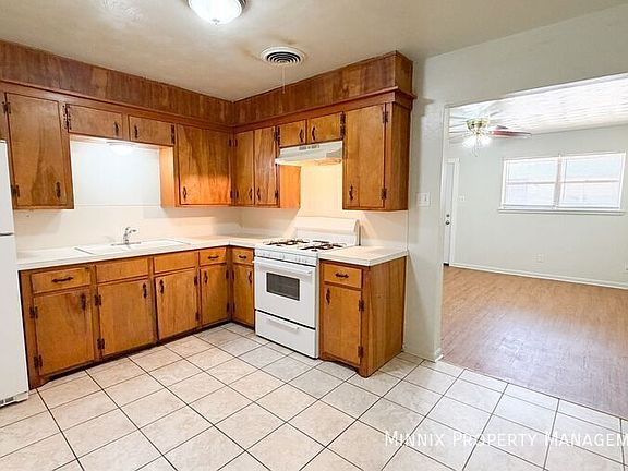 4th image of 4612 52nd St #A
