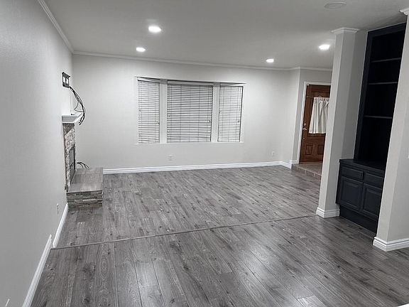 3rd image of 15673 Forest Park Ln