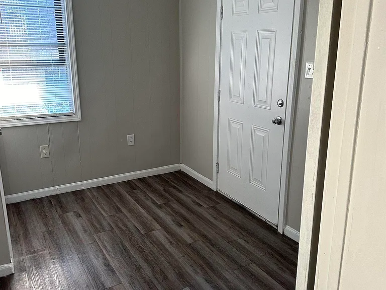 107 S Beech St — Photo 12