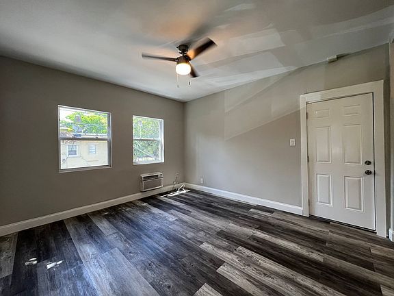 3rd image of 1856 Lincoln St #11
