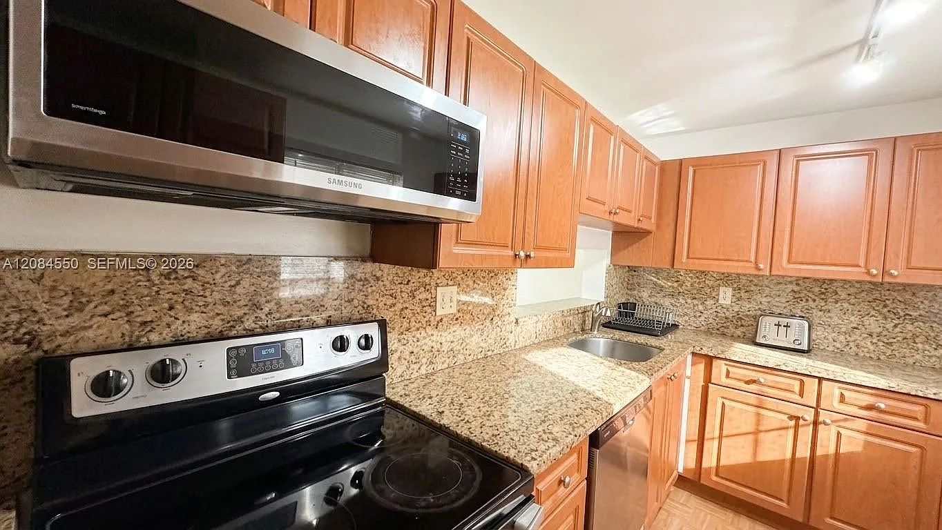 Horizons West Condo #4 — Photo 2