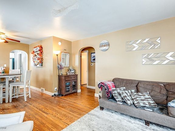 3rd image of 1042 Hartshorn St