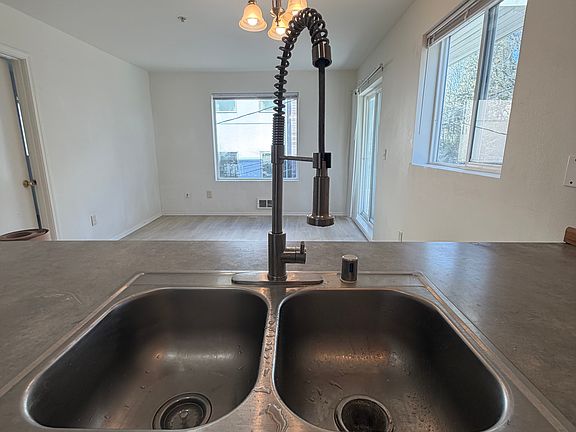 4th image of 2539 13th Ave S #201