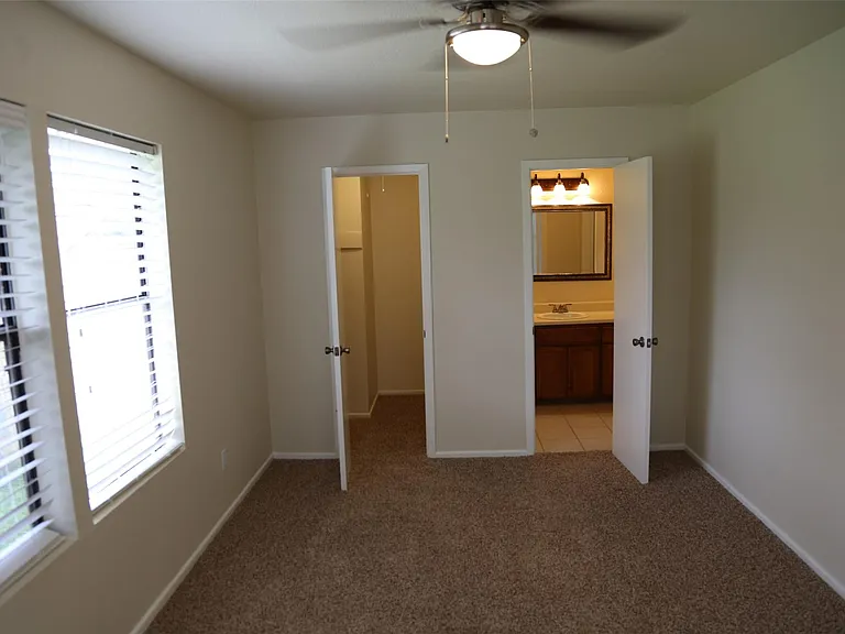 4 Deerfield Dr #D — Photo 12
