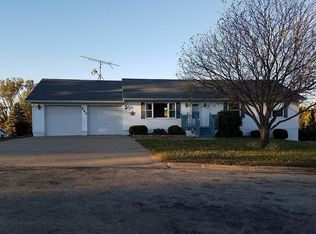 663 Maryville Dr, Hazel Green, WI 53811