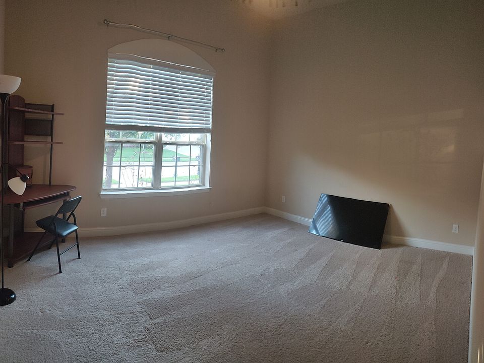 Suite 1 (downstairs): bedroom area