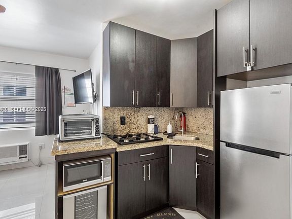5th image of 335 Ocean Dr APT 310