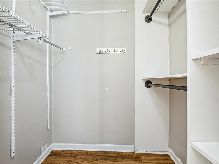 1304 Mariposa Dr #104 — Photo 17