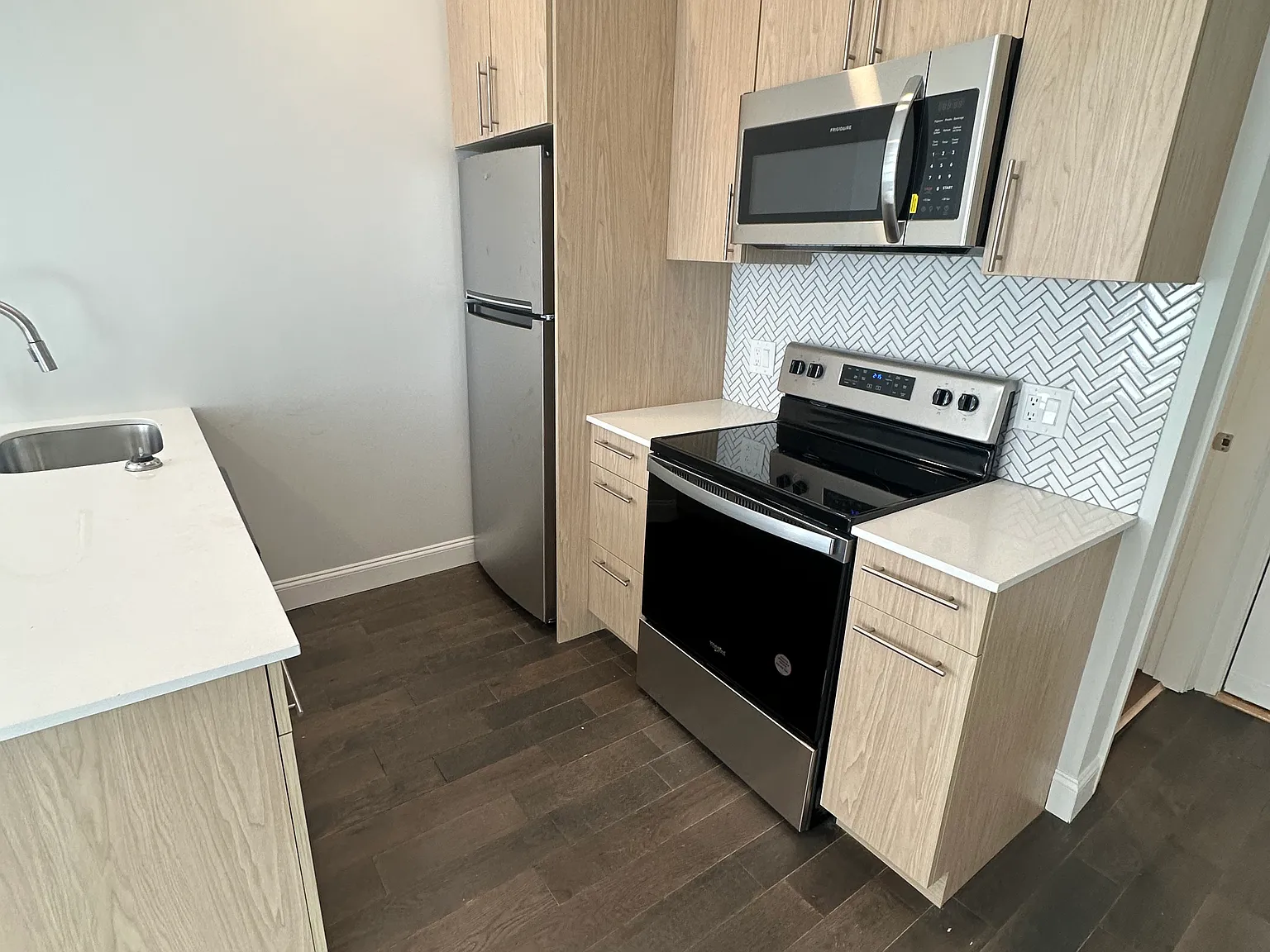 Studio, 450 sqft, $2,500 — Photo 4