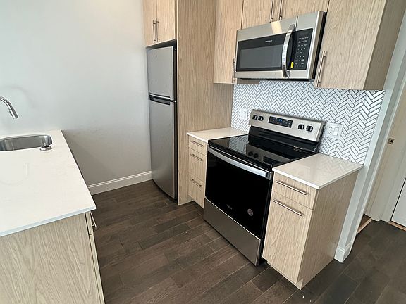 4th image of 55 Queensberry St APT 2