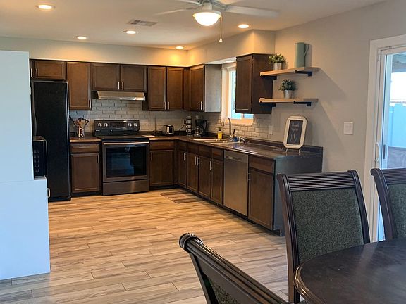 5th image of 208 E Oxford Dr