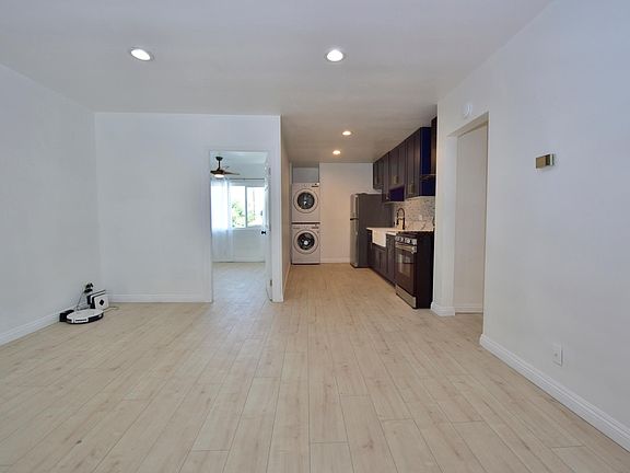 Large and bright unit with private balcony