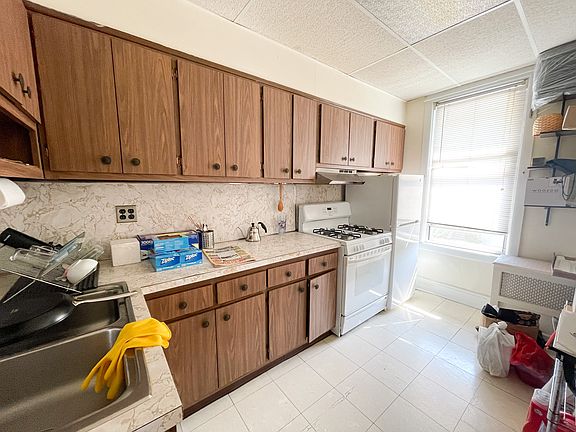 2nd image of 21-22 43rd St #2