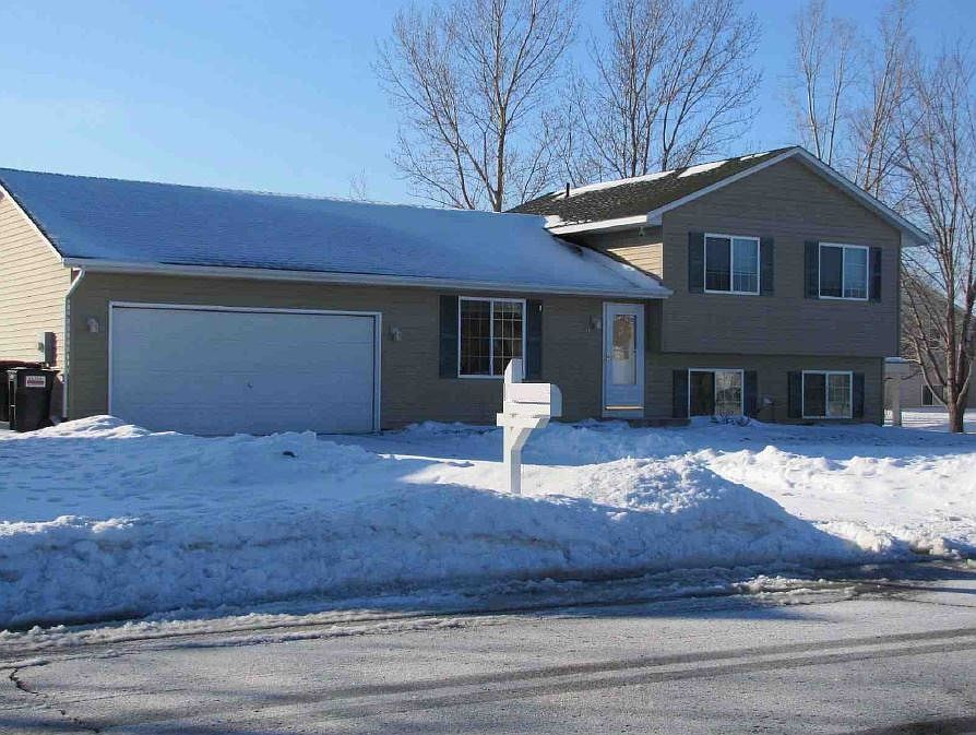 1st image of 903 Scott Ln