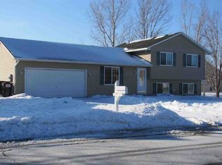 903 Scott Ln, Belle Plaine, MN 56011