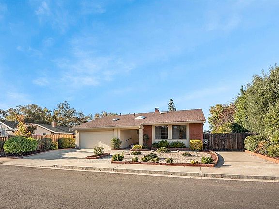 3rd image of 783 Lodgewood Ct