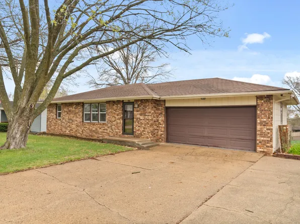 415 N 9th St, Carlisle, IA 50047