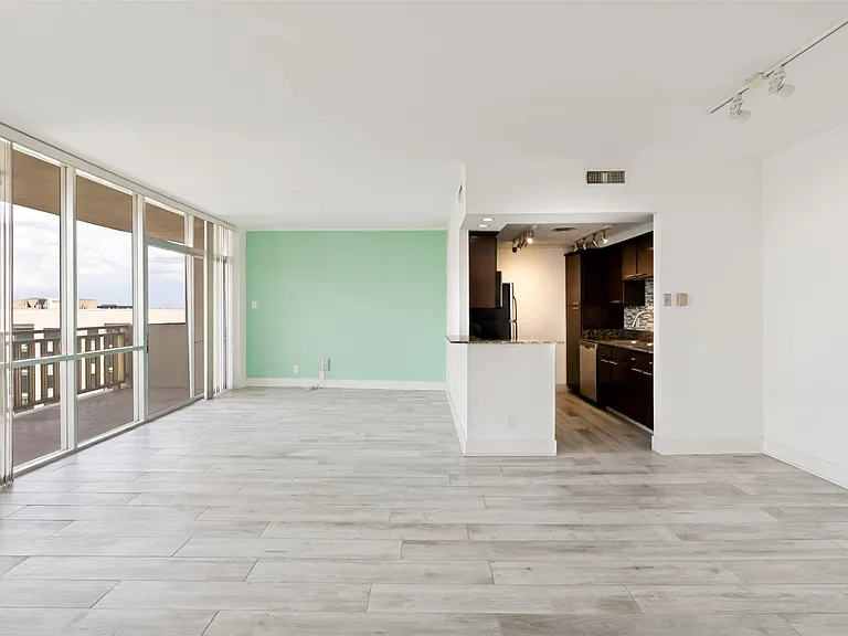 6211 W Northwest Hwy #1004 — Photo 8