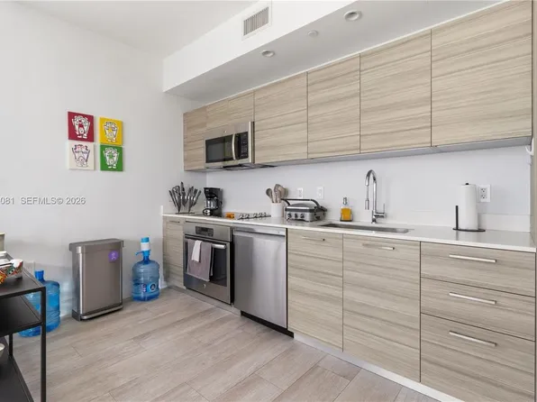 121 NE 34th St, Miami, FL