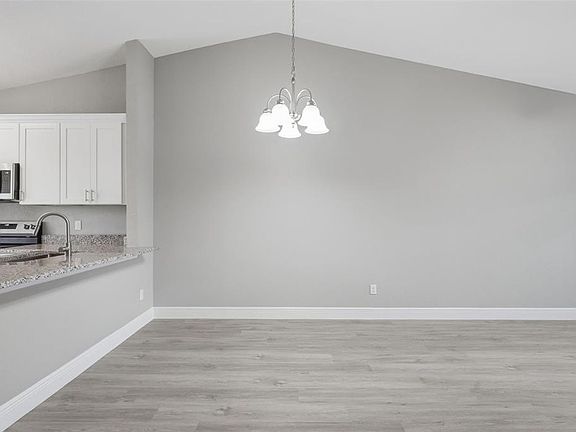 5th image of 2422 KING OAK COURT