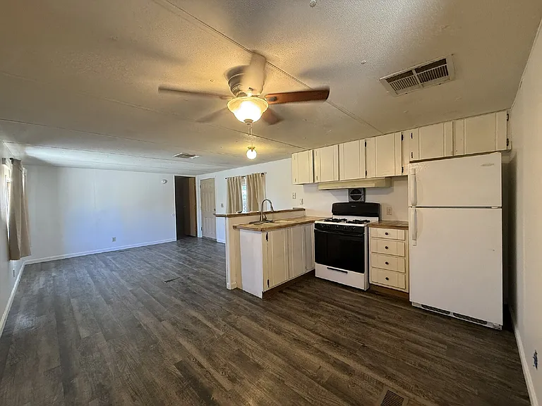 2111 Santa Cruz Ave — Photo 21