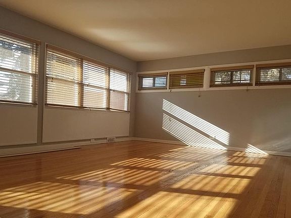 5th image of 15107 Woodlawn Ave