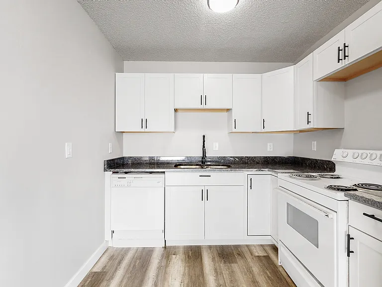807 37th Ave — Photo 8