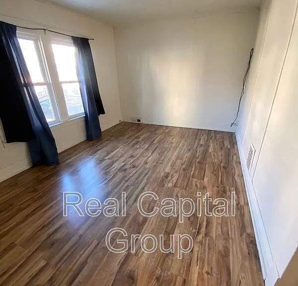 709 Townsend Pl #LOWER — Photo 4