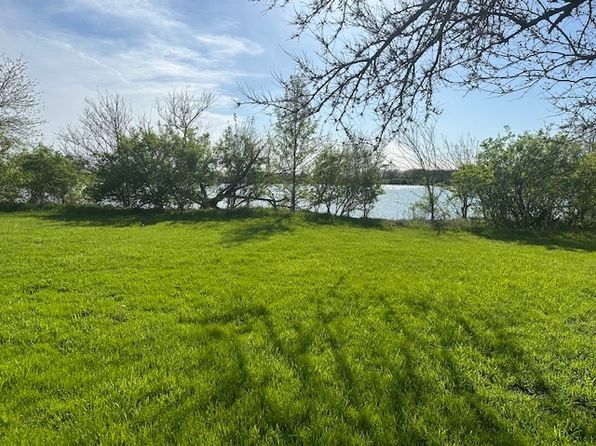 4 Moss Lake Rd, Farmer City, IL 61842