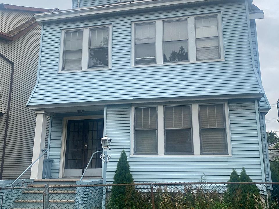1st image of 558 S Clinton St Floor 2