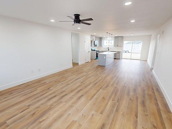 3rd image of 445 Emerald Ct