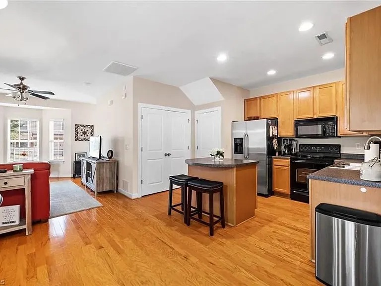 326 Summergate Dr — Photo 23