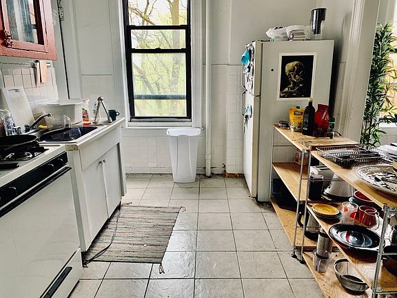 3rd image of 270 15th St APT 13
