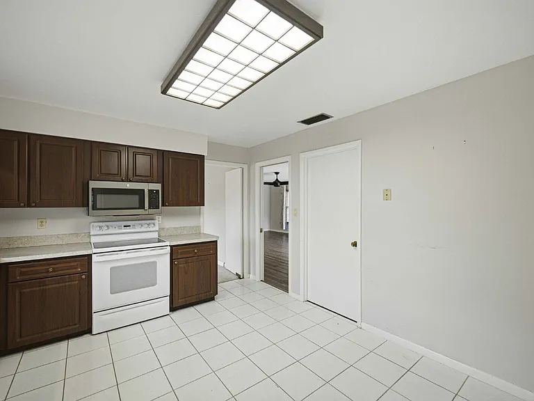 1322 SE 38th Ave — Photo 7