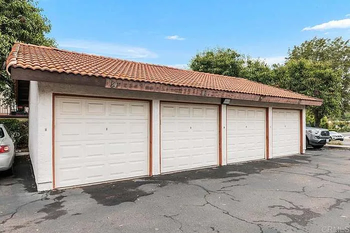 Building Photo - 2812 Chatsworth Way