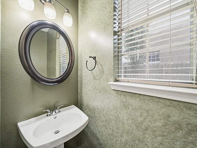 4323 Ringrose Dr — Photo 12