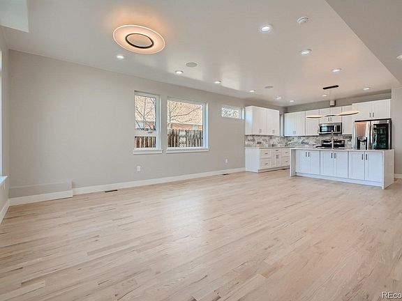 4th image of 942 N Lipan St #1