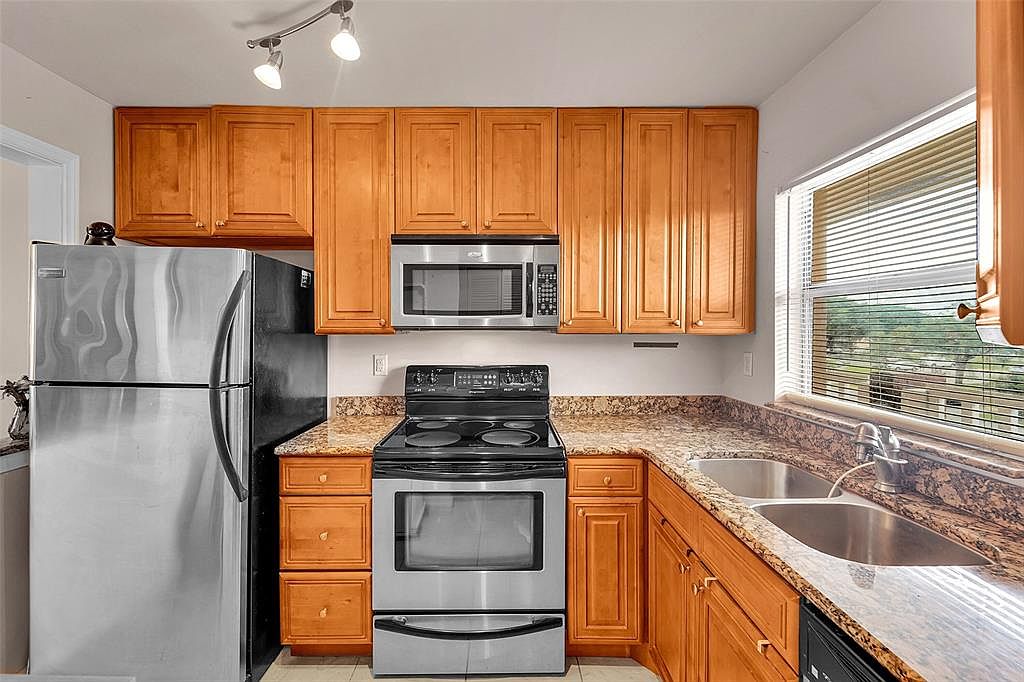 9261 Sunrise Lakes Blvd #309