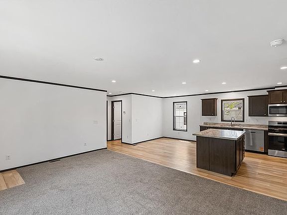 4th image of 215 McKay Ave N #2
