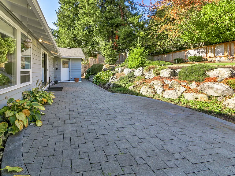 12816 SE 4th Pl — Photo 17