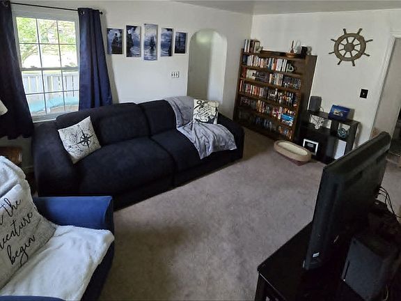 3rd image of 1390 Patchen Ave SE