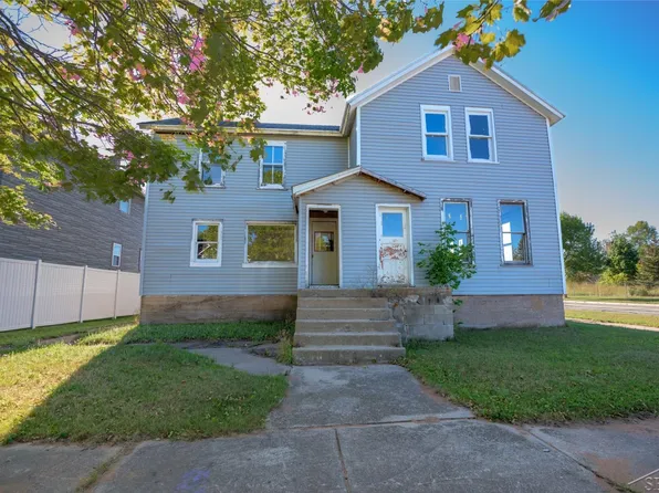 331 N 12th St, Escanaba, MI 49829
