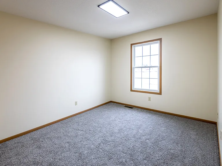 1210 Northernview Dr — Photo 3