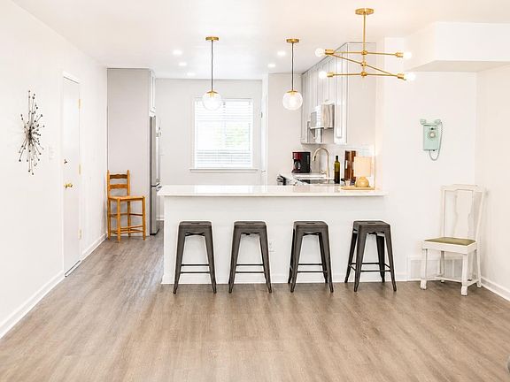 4th image of 4400 Poplar Ave APT 25