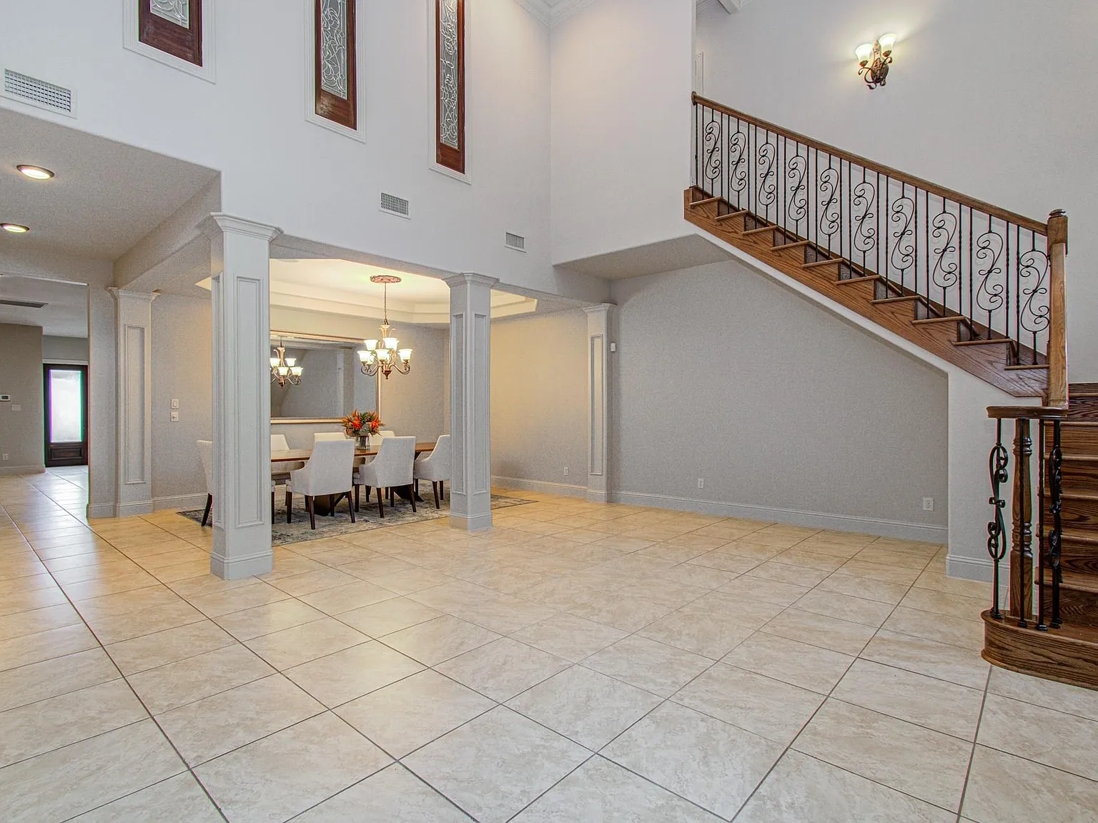 4 bed, 5.5 bath, 4525 sqft, $5,495 — Photo 3