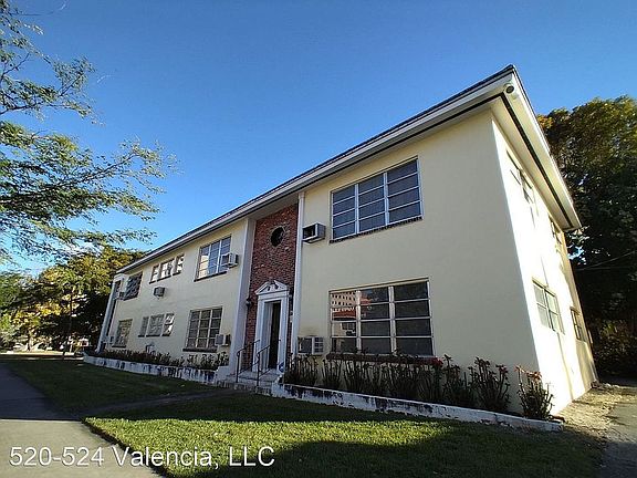 3rd image of 1000 E Ponce De Leon Blvd APT 3E
