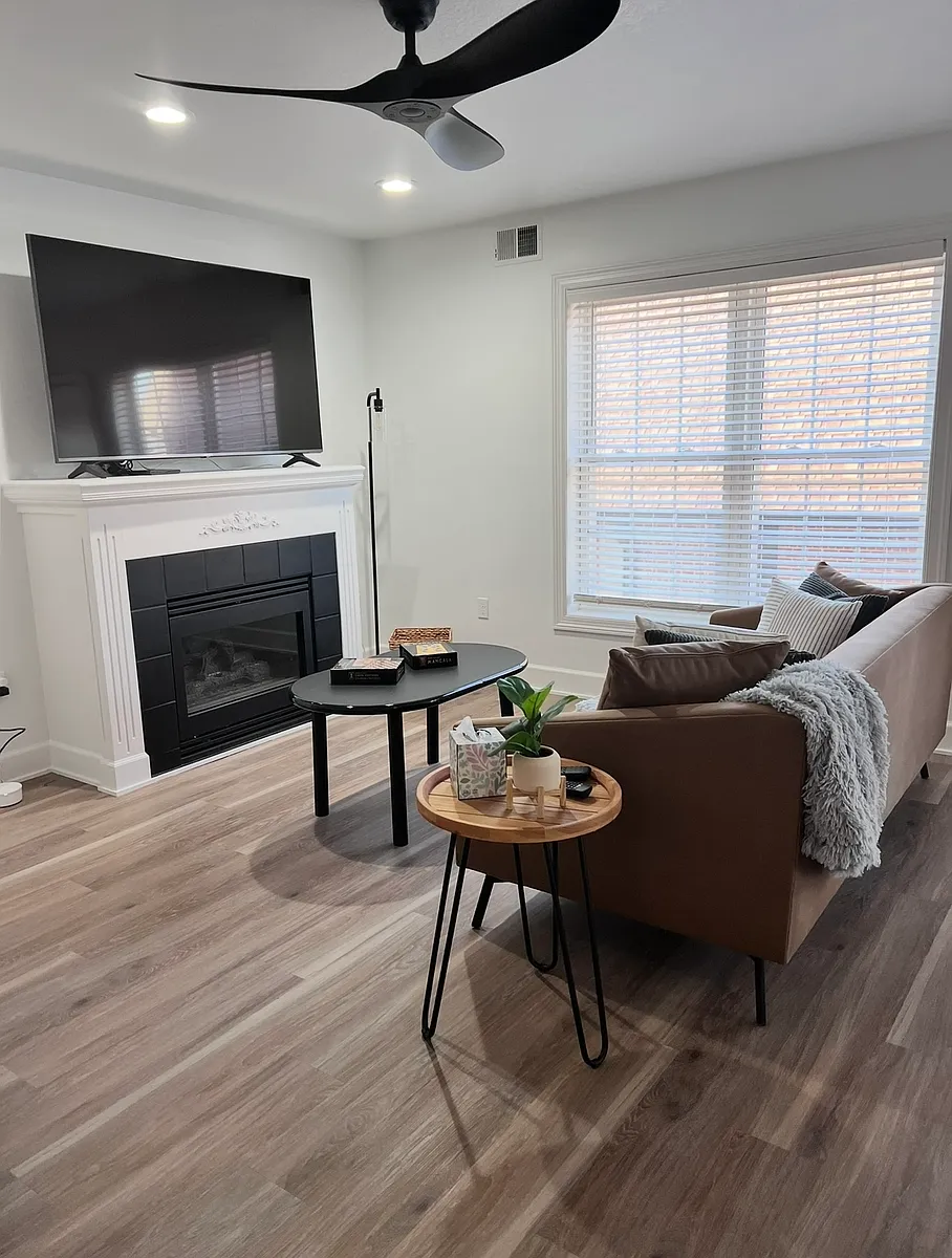 Building Photo - 209 W Jefferson St #23