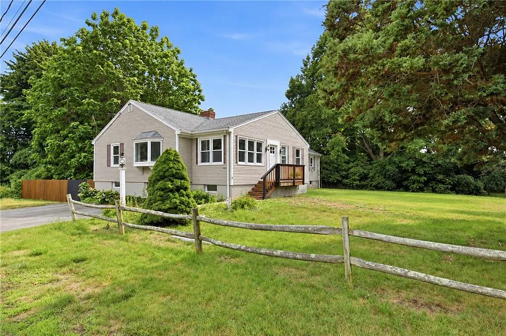 4 bed, 1.5 bath, 2250 sqft, $3,500 — Photo 2