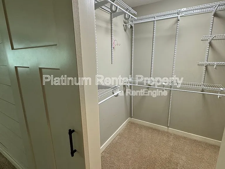 381 Lynne Cir — Photo 22